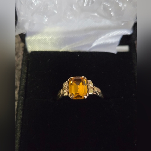 Jewelry - Vintage 10k Gold Filled yellow gold ring with an emerald-cut citrine stone